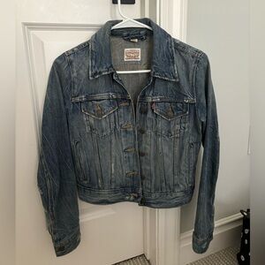 XS Distressed Women’s Levi’s Jean Jacket